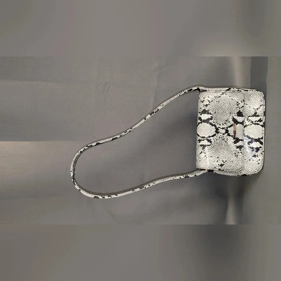 Nine West small shoulder purse - Picture 2 of 7